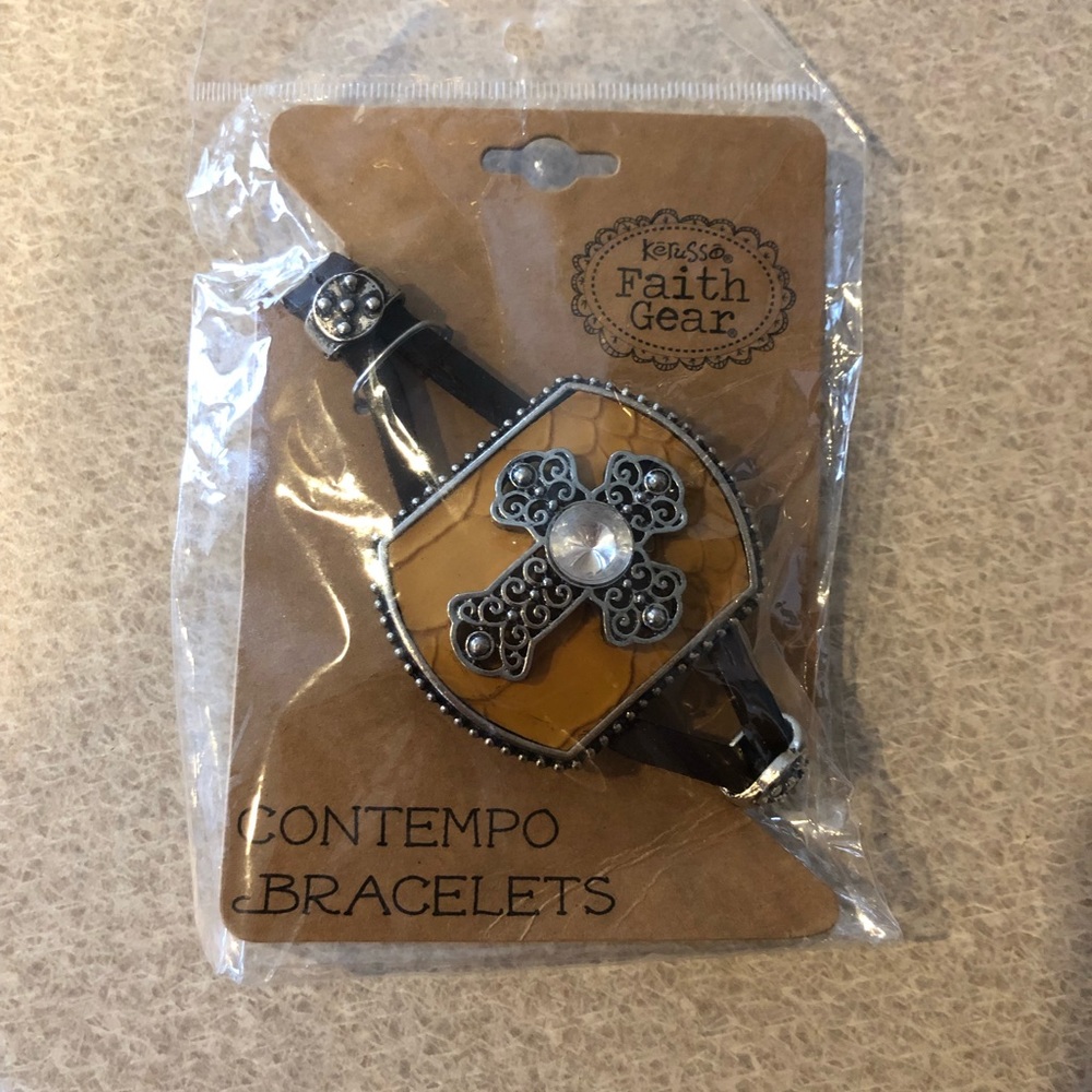 Kerusso contempo bracelet , new in box
